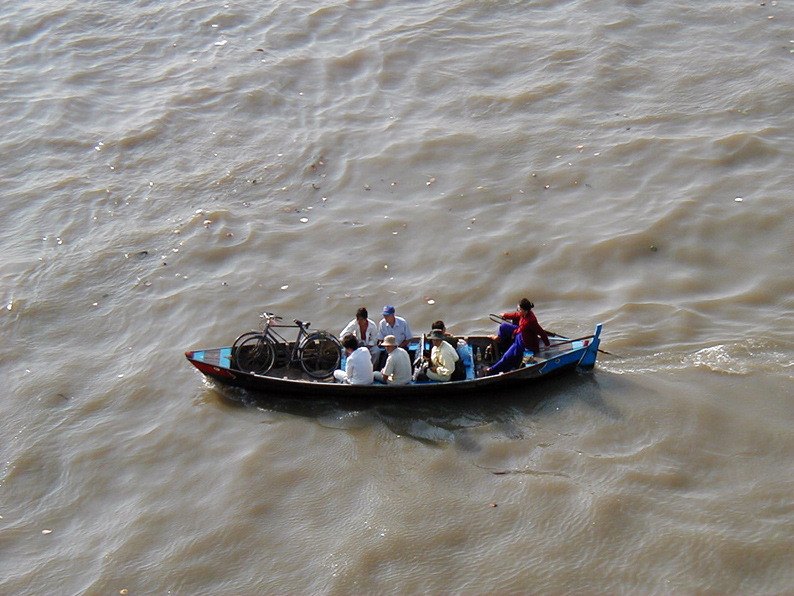 SAIGON-RIVER-(HO-CHI-MINH-CITY)-P4140020.jpg